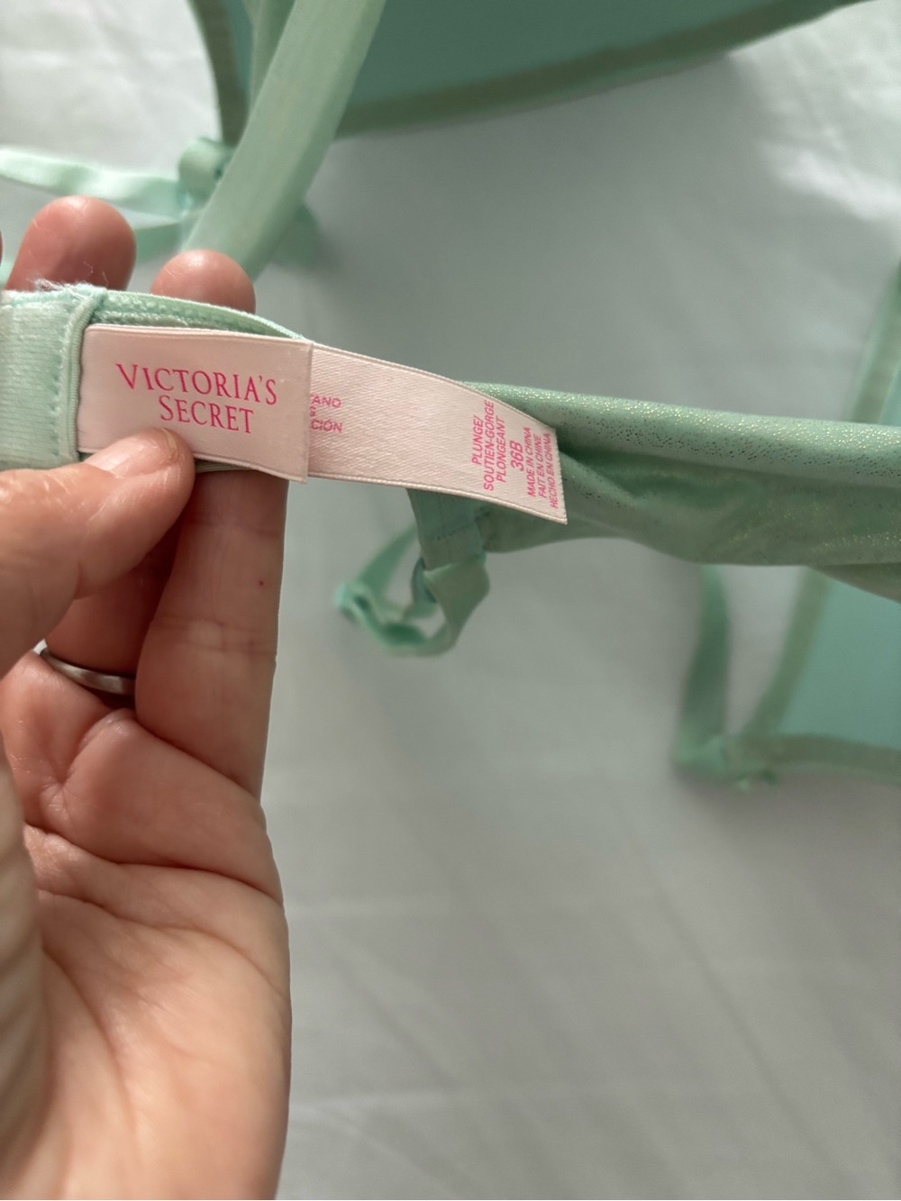 Victoria's Secret Smooth Plunge Light Green Push-Up bra. 36B - Picture 5 of 6